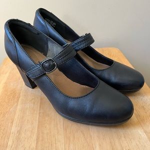 Clarks black leather heels - excellent condition
